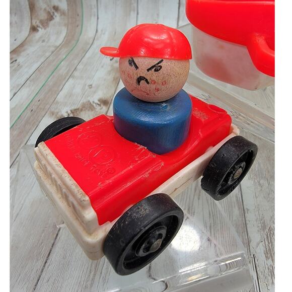 Vintage Fisher Price Little People Caes, Boat & 3 little people Lot - Picture 2 of 8